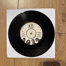 The Stranglers Walk On By 7