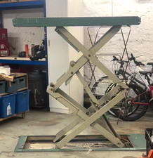 scissor lift for sports car or bike