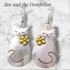 Gorgeous Silver Tone Cat Dangle Earrings