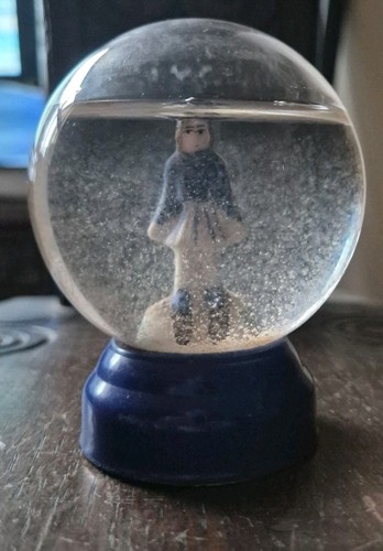 Vintage skier snow - vintage, globe