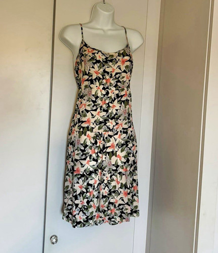 Christy black floral neck - christy, v-neck
