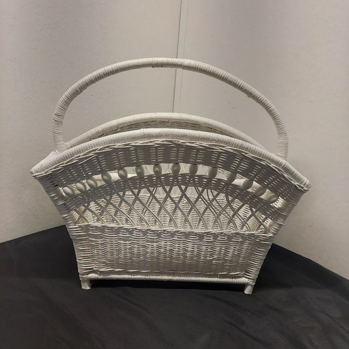 Vintage white wicker - white,