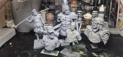 Resin figures - x5,