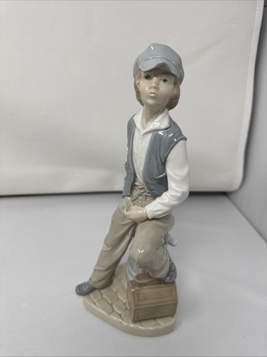 Nao lladro figurine boy - figurine,