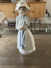 Nao/LLADRO 10’’ #241 Girl holding Puppy in Blanket