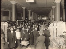 WW1 Surplus Army Clothing & Blanket Sale 1919 Press Photo NYC Shop *P151b