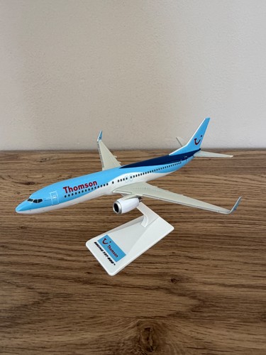 Thomson 737 800 200 scale - 737-800,