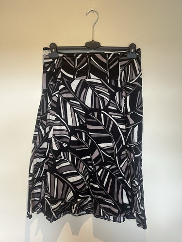 Monsoon monochrome tropical - monochrome,