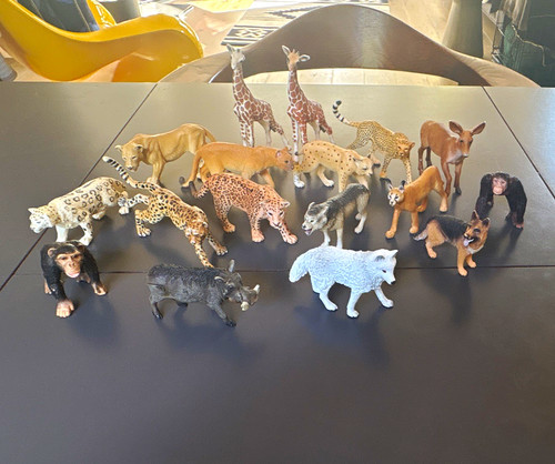 Medium schleich figurines - 17,