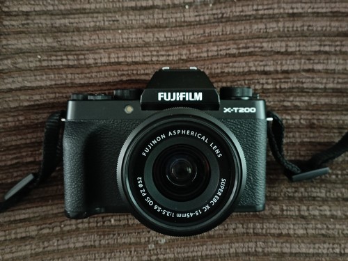 Fujifilm t200 mirrorless - x-t200,