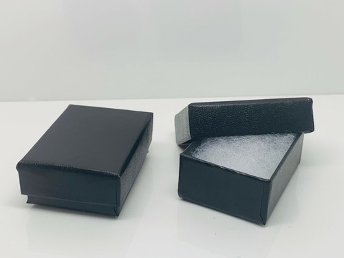 Black gift boxes earrings - black,