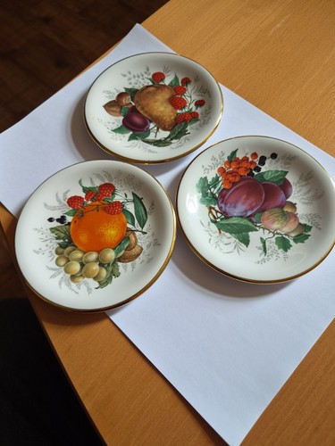 Three small pall mall ware - three,