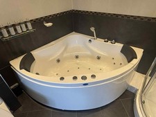 Whirlpool Corner Bath