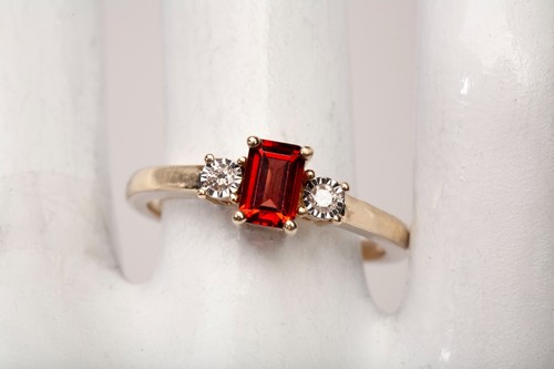 Ladies 14k yellow gold - yellow, garnet