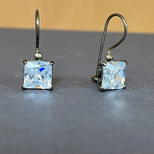 Solitaire earrings cubic