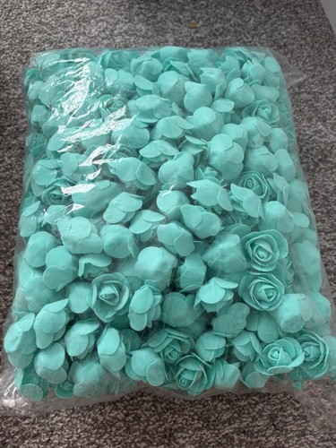 Artificial teal foam - , roses