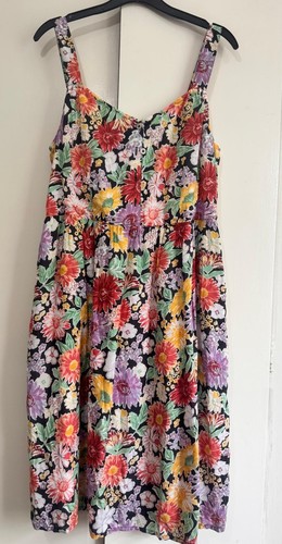 Women floral button - , detail