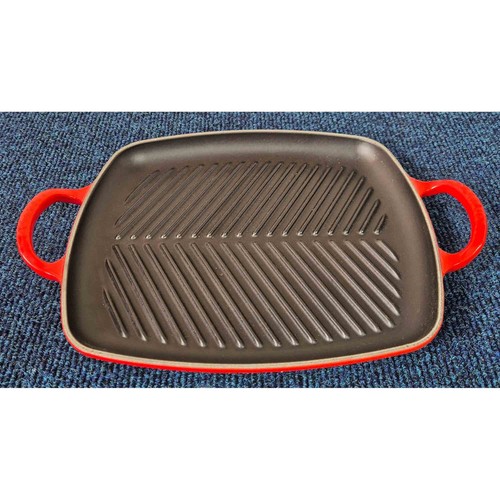 Creuset signature cast iron - creuset,