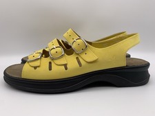 Clarks Springers Women's US 7.5 WIDE Sunbeat Yellow Nubuck Leather Sandals