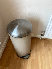 Round Dust Bin with Foot Pedal and container
