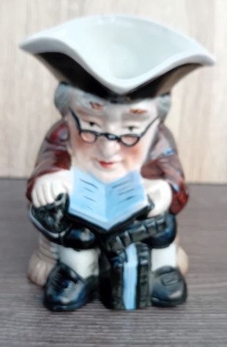 Toby jug scholar reading - toby,