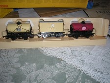 HORNBY THOMAS & FRIENDS R9095 - CREAM & RASPBERRY TANKERS & ICE CREAM VAN BOXED