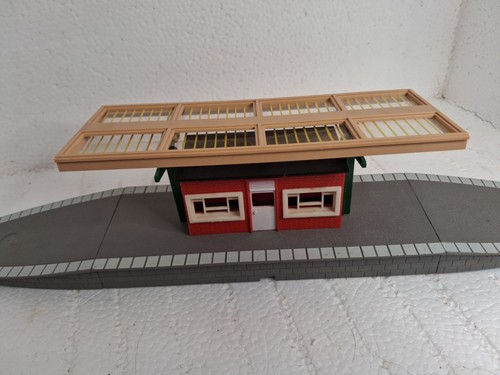 R001 hornby wayside halt - r001,