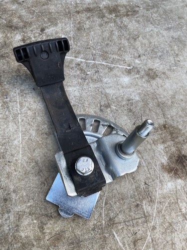 Height adjuster stub axle - height,