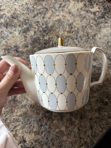 Teapot with gold - , rim