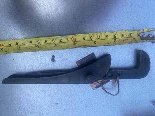 Footprint pipe wrench 1 - 3, wrench.