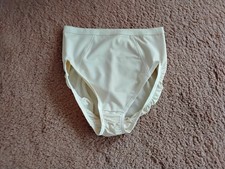 Ladies Flexees Control Brief, New-York.New, Butter Colour.M/L.No Size On Label.)