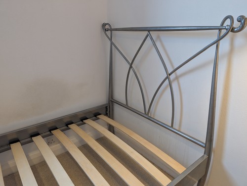 Stunning metal single - single, bed