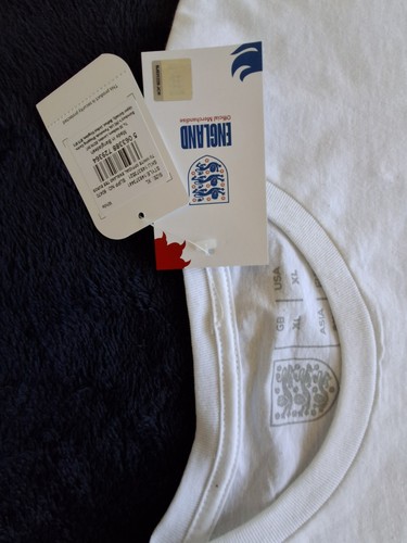England lions shield white - 3,