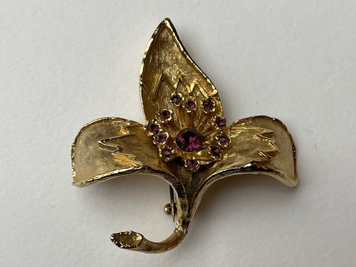 Vintage signed exquisite leaf - signed,