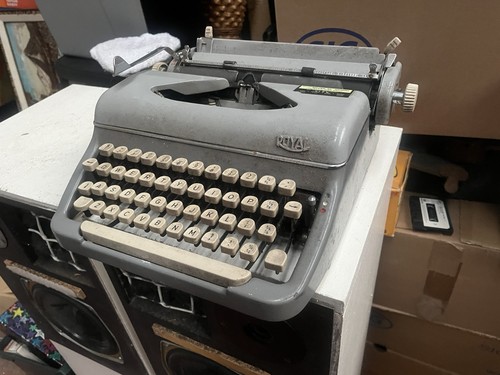 Royal royaluxe 300 portable - royal,
