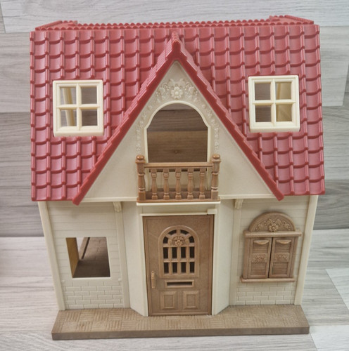Sylvanian families red roof - families,