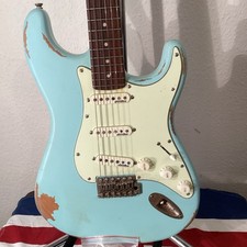 Vintage guitar (V6 MRLB) 1/2