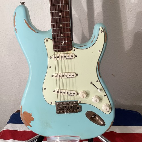 Vintage guitar 2 - (v6, mrlb)