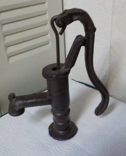 Miniature cast iron hand water - hand,