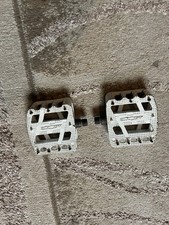 Azonic Flat Pedals – White