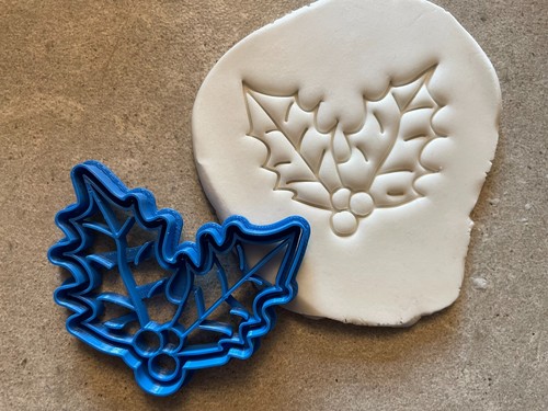 Holly leaf cookie cutter