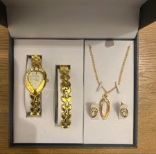 Gold jewellery set includes - set,,