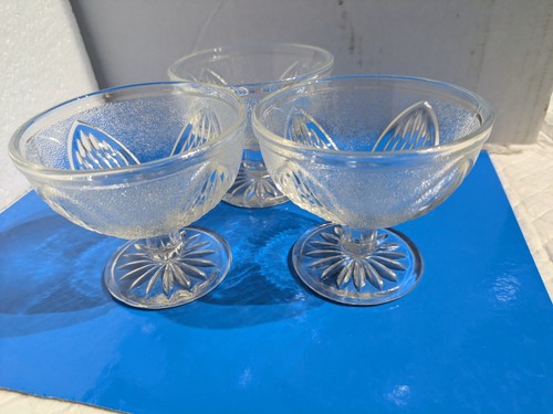 Set vintage pressed glass - of, 3