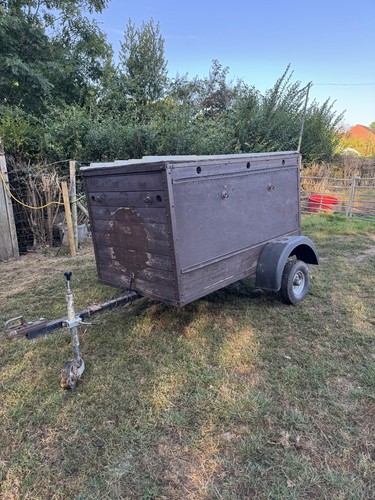 Enclosed livestock trailers
