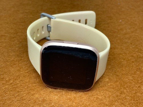 Fitbit versa smartwatch - fitbit,