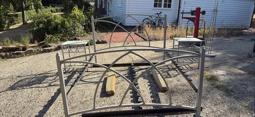 Iron bed company metal bed