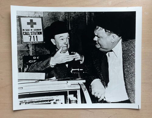 Laurel hardy talking red - &,
