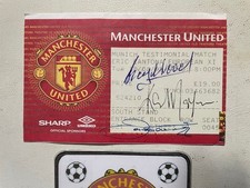 MANCHESTER UNITED SIGNED