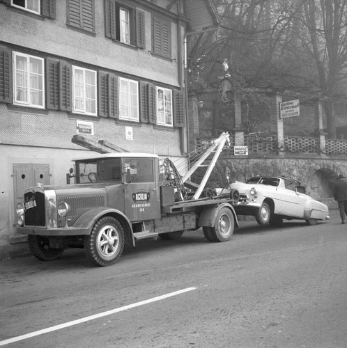 Towing off car damaged - , an