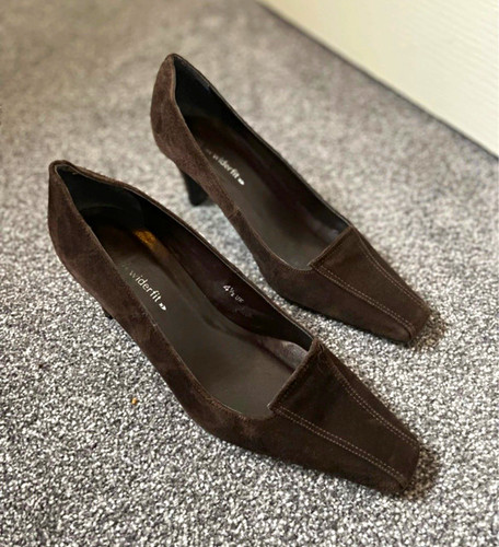 Wider fit brown suede - fit,